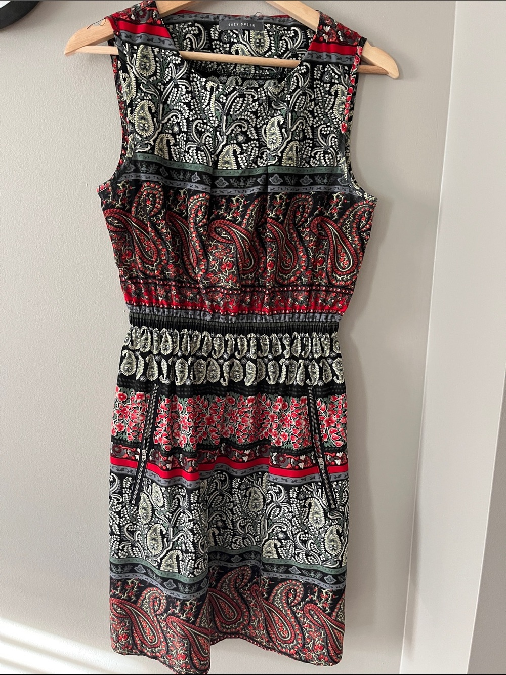 Suzy Shier Sleeveless Paisley Mini Dress in Red, Black, Cream